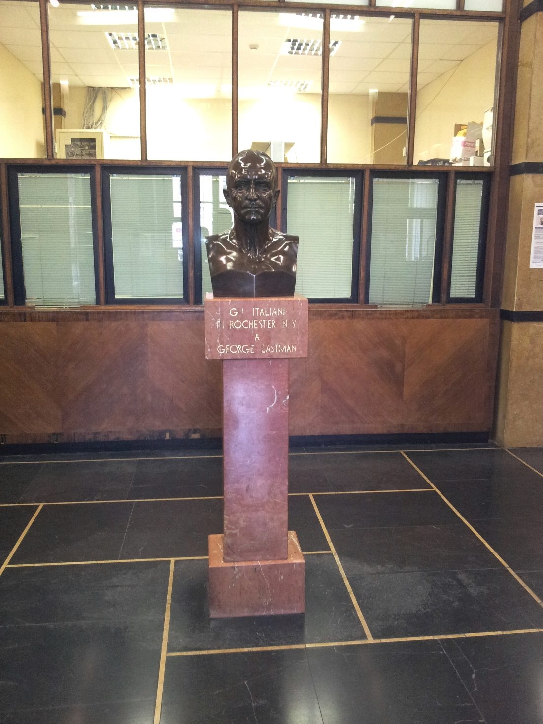 George Eastman's bust, Istituto superiore di Odontoiatria George Eastman, Rome (2).jpg